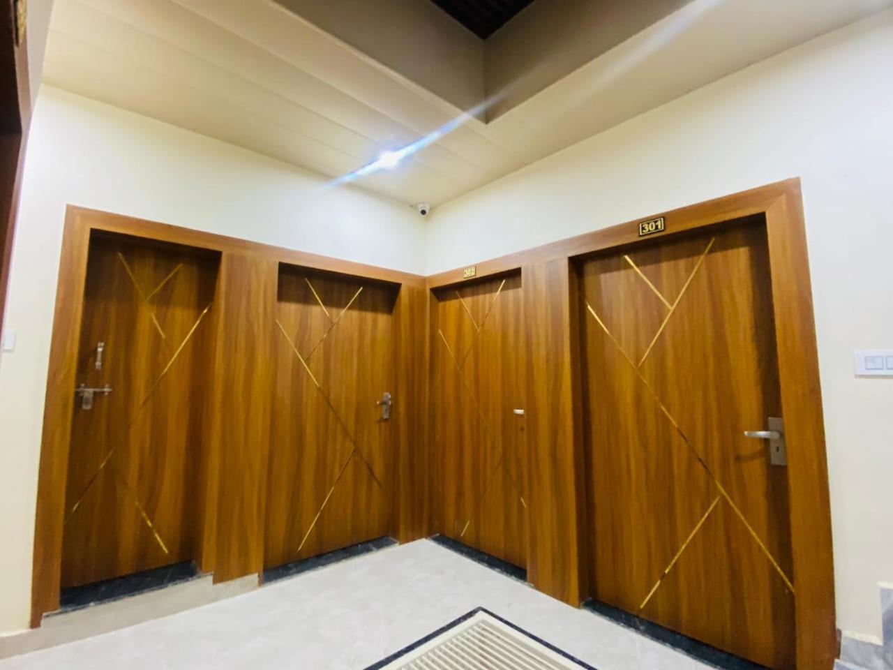 The Raman Palace- A Budget Hotel Матхура Екстер'єр фото