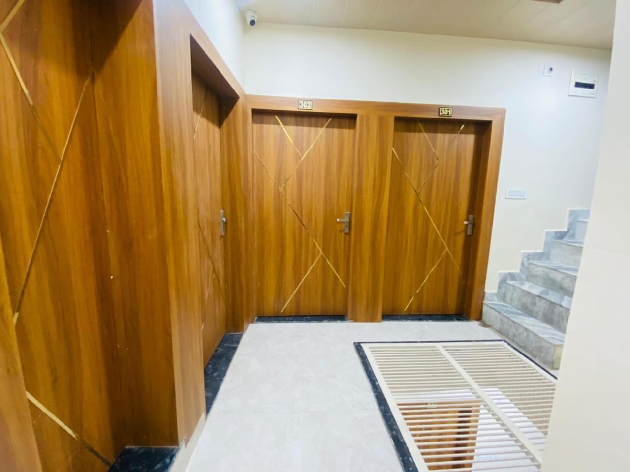 The Raman Palace- A Budget Hotel Матхура Екстер'єр фото