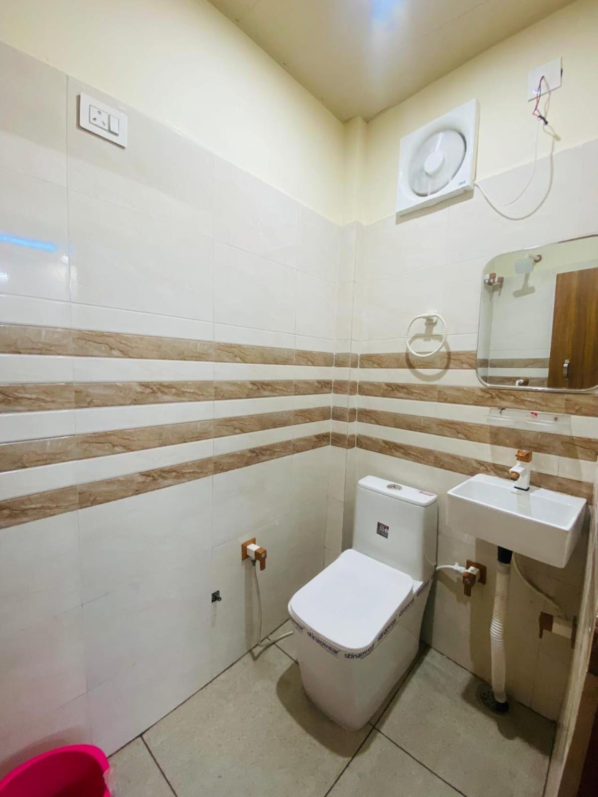 The Raman Palace- A Budget Hotel Матхура Екстер'єр фото