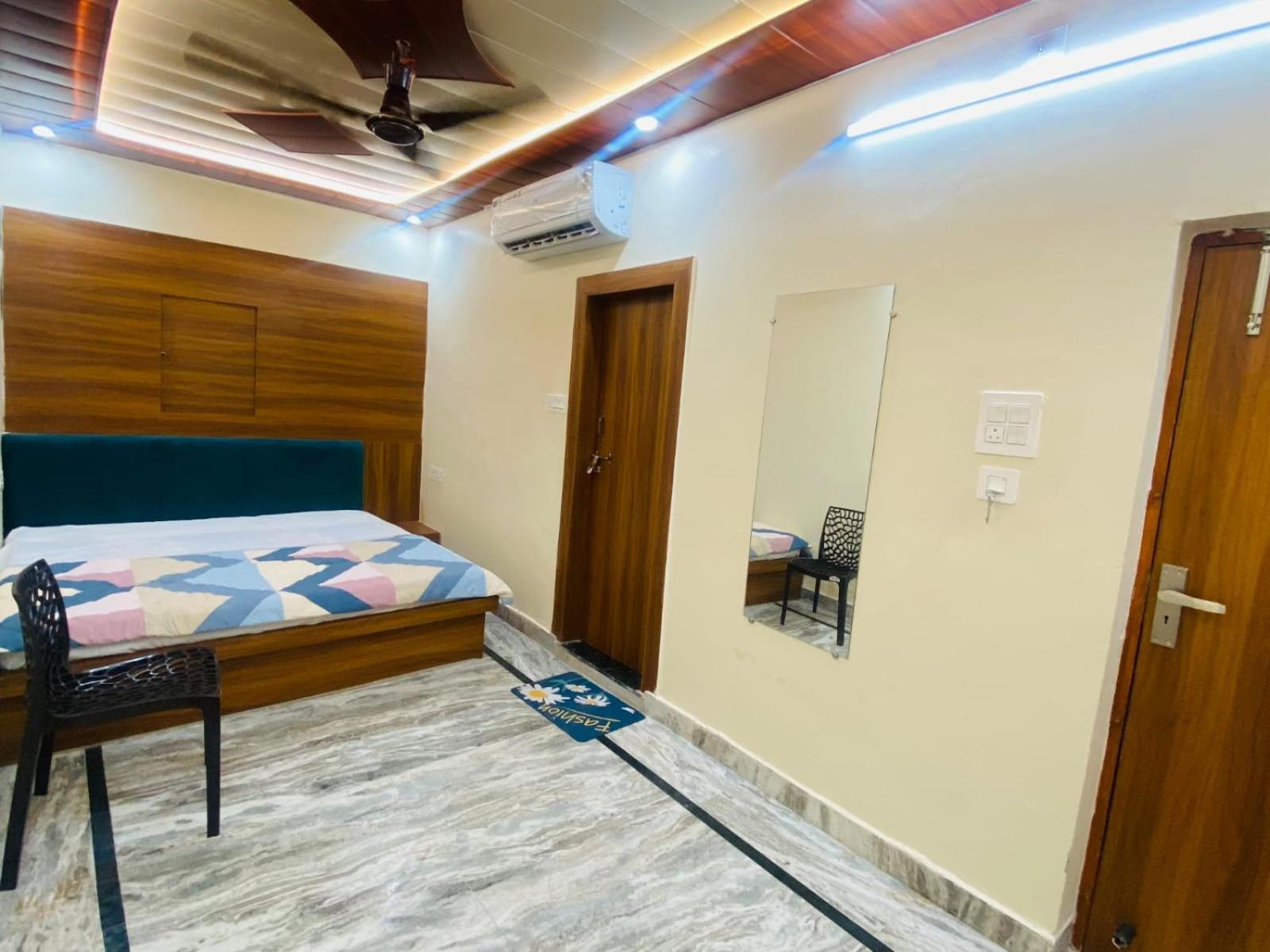 The Raman Palace- A Budget Hotel Матхура Екстер'єр фото