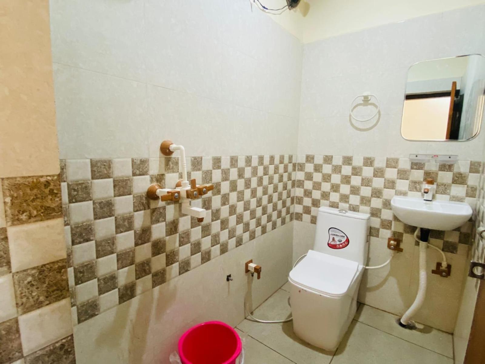 The Raman Palace- A Budget Hotel Матхура Екстер'єр фото